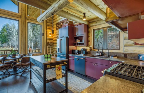 San Juan River Village House | Hot Tub River Front Log Cabin