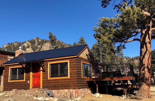 Estes Park Cabin | Hot Tub! Spectacular Views, Completely Remodeled, Great Location, 5 min to RMNP