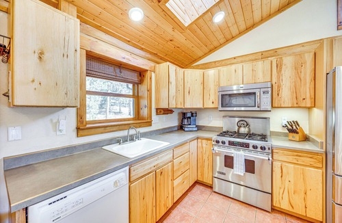 Woodland Park Cabin | Hot Tub & Views: Secluded Woodland Park Cabin