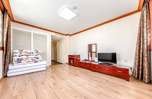Yeon-dong Hotel | Hotel Samhaein