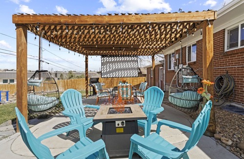 Welby House | Hottub PS5 Arcade PoolTable Theater 420Friendly