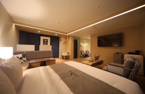 Dongnae District Hotel | Hound Hotel Sajik Minam Station