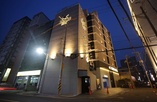 Dongnae District Hotel | Hound Hotel Sajik Minam Station