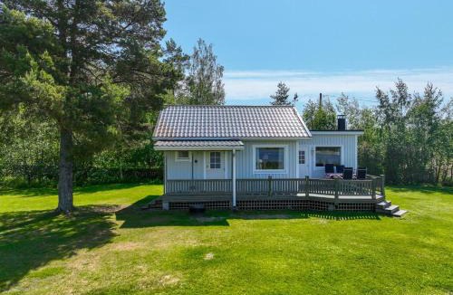 Lapvaartti House | House and guest house with sauna by the sea