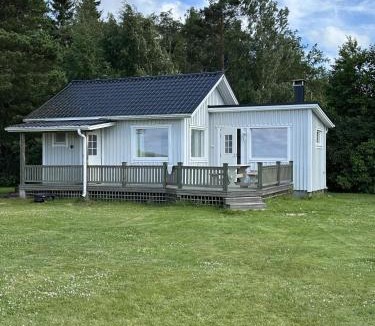 Lapvaartti House | House and guest house with sauna by the sea