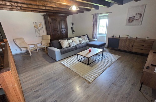 Feigeres House | House with a garden in a renovated old farmhouse. Pets welcome!