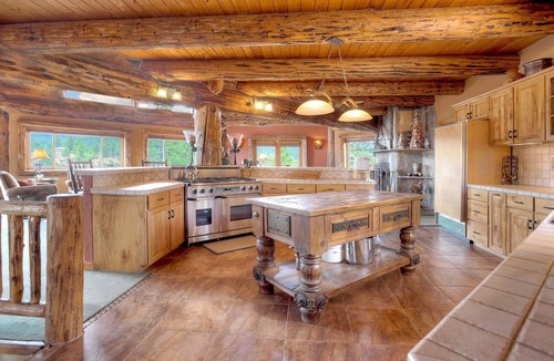 Durango West House | Huge Log home on 40 Acres - Awesome Views, Decks, Pool Table - 7 Min to Dgo
