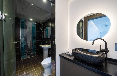 Hwaseong Hotel | Hwaseong Hotel Jebudo