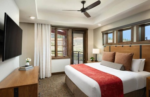 The Highlands Apartment | Hyatt Vacation Club - Rear Round Pool / Hot Tub. Free Daily Shuttle.