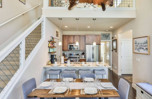 Rendezvous House | Hygge Cabin—Near Town & Trails, Tucked Away in the Trees