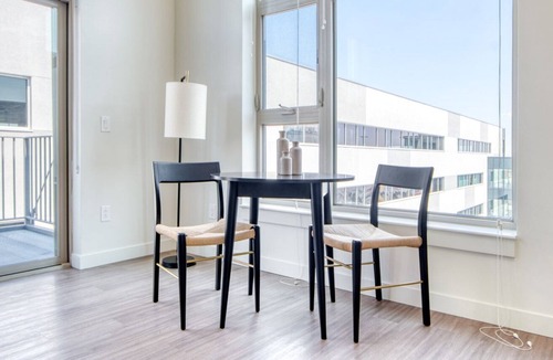 River North Art District Apartment | Ideal RiNo Studio w/ Gym, Roof Deck, in Brewery District, by Blueground