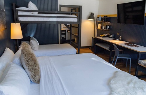 Winter Park Hotel | Idlewild King + Twin Bunks, Gravity Haus Winter Park, Outdoor Hot Tub, Central