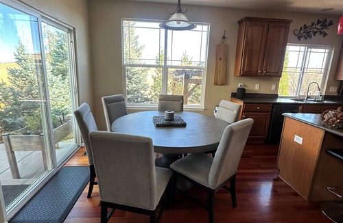 Aurora House | Immaculate 5-Bedroom Aurora Retreat — Luxury, Comfort & Colorado Adventure