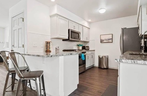 Leadville North House | Imogene Home — 4BR + Hot Tub, Sleeps 10, 15 min to Ski Cooper, Ping Pong Garage