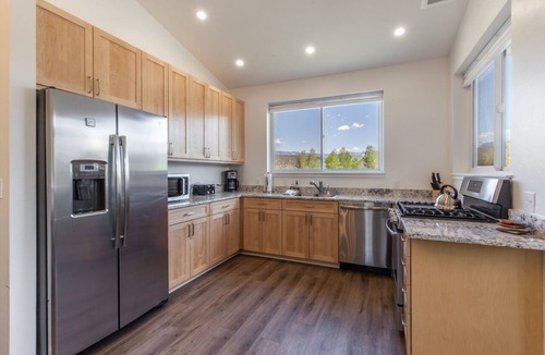 Ridgway House | In the Heart of Ridgway | Amazing Views | A/C | Deck