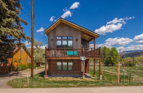 Ridgway House | In the Heart of Ridgway | Amazing Views | A/C | Deck