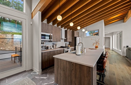 Bailey House | Incredible Luxury Zen Treehouse+Glamping Tent - Views for Miles & Hot Tub/Sauna