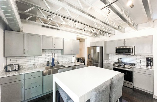 West Colorado Springs House | Industrial loft steps to main strip Minutes to GOGsn