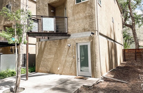 West Colorado Springs House | Industrial loft steps to main strip Minutes to GOGsn