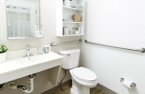 Sheridan Hotel | InTown Suites Extended Stay Denver - Englewood