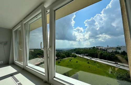 Prague 8 Apartment | IOS Apartments - Art studio with Free Parking