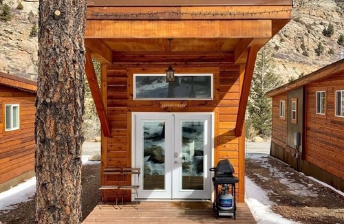 Idaho Springs Cabin | Iron Horse Cabin at Base Camp Lodging Company