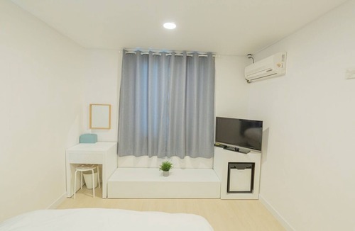 Sokcho House | James Blue Guesthouse