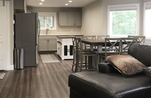 Warrior's Mark Condo | JAN SALE 7 min walk 2 Peak 9 base/town Large 2 bed/bath condo sleeps 6 Hot Tub