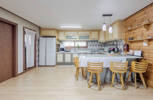Suwon House | Jangmi Pension, Daebudo