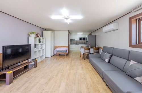 Suwon House | Jangmi Pension, Daebudo
