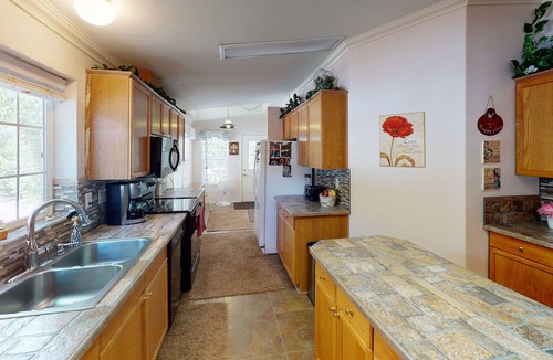Red River House | Jayhawk Cottage - 5 bedroom, in town, WIFI