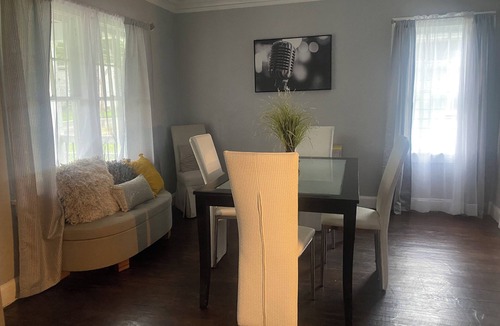 Kansas City House | Jazzy Charmer Close To Everything KC Business Travel Space & More🏡