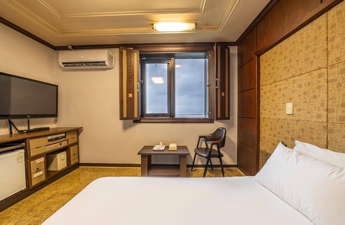 Hwaseong Hotel | Jebudo Seuwitel