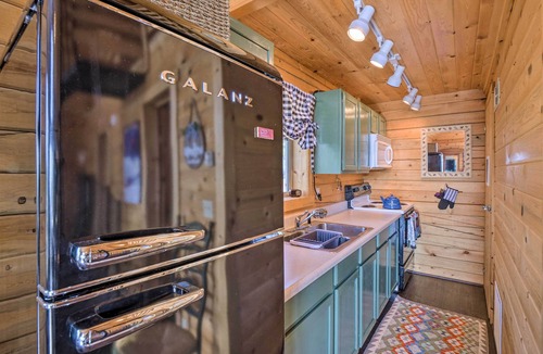 Indian Mountain Cabin | Jefferson Cabin w/Fire Pit, Near Fishing & Hiking