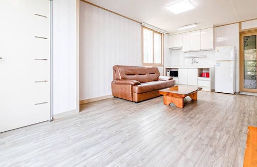 Downtown House | Jeju Badagreen Pension