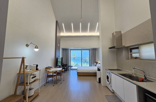 Pyoseon House | Jeju Badayeon Villa