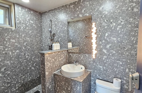 Pyoseon House | Jeju Badayeon Villa