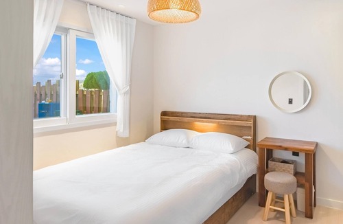 Aewol House | Jeju Dalbaekstay
