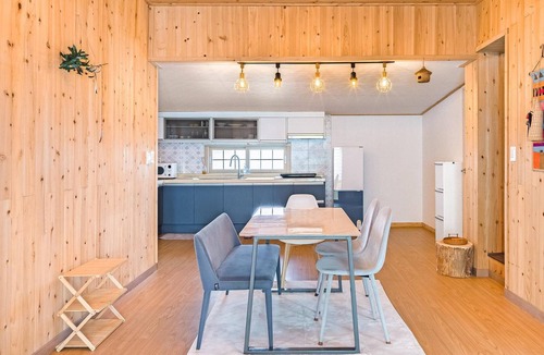 Hangyeong House | Jeju Orsirok Dogchaepension