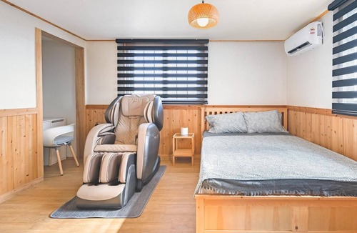 Hangyeong House | Jeju Orsirok Dogchaepension