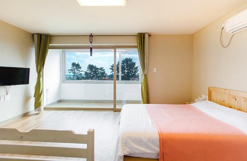 Taeheung-ri House | Jeju Pine Beach Pension