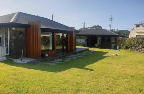 Aewol House | Jeju Sorakddele entire house