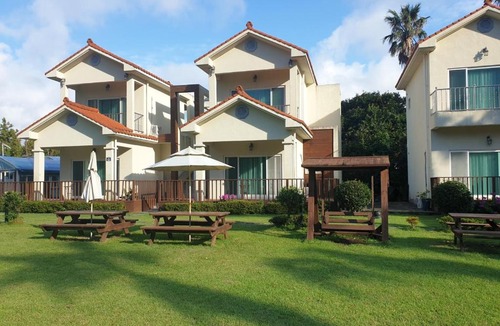 Namwon House | Jeju Soranghozen Pension