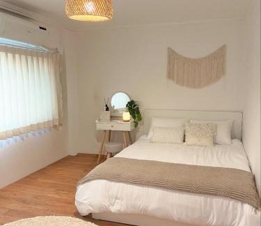 Seocho-gu Apartment | Jenny House #강남홍대 20분! #탁트인 관악산뷰 감성스테이
