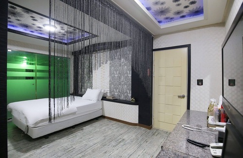 Jeungpyeong Hotel | Jeungpyeong Young Park