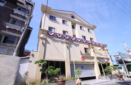 Chinju Hotel | Jinju M Hotel