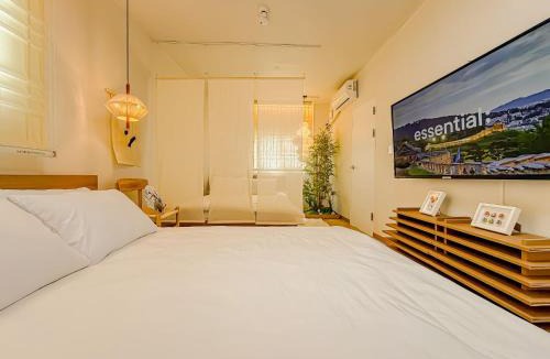 Jongno-dong Apartment | Jongno, Naksan Park, Gwanghwamun, Hyehwa, Bukchon Hanok Village, Samcheong Cafe Street