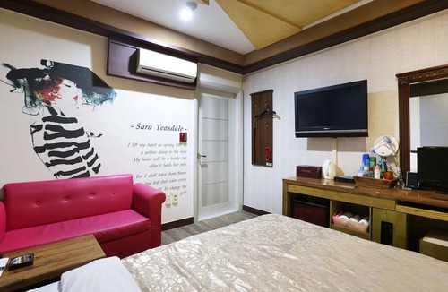 Myonmok-tong Hotel | Junggok Pine Hill