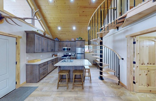 Ashton House | Kabino: River Run Cabin on Henry's Fork, Fire Pit, perfect fishing trip!
