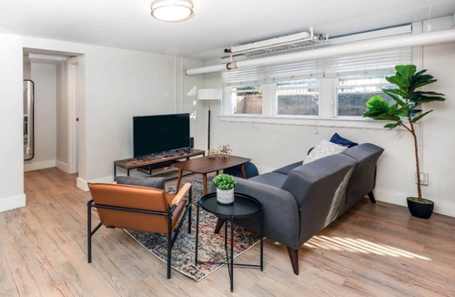 West Colfax House | Kasa | Comfy Studio + Near the Rocky Mountains | Denver